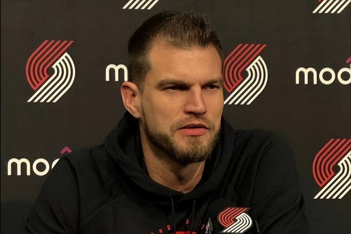 AYX集团-炸裂！杨瀚森遭库明加隔扣！5分钟1+1惨淡收场，斯帅表情耐人寻味